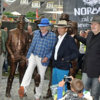 hummelo beeld onthulling  small 
